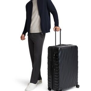Tumi 19 DEGREE
Extended Trip Expandable 4 Wheeled Packing Case